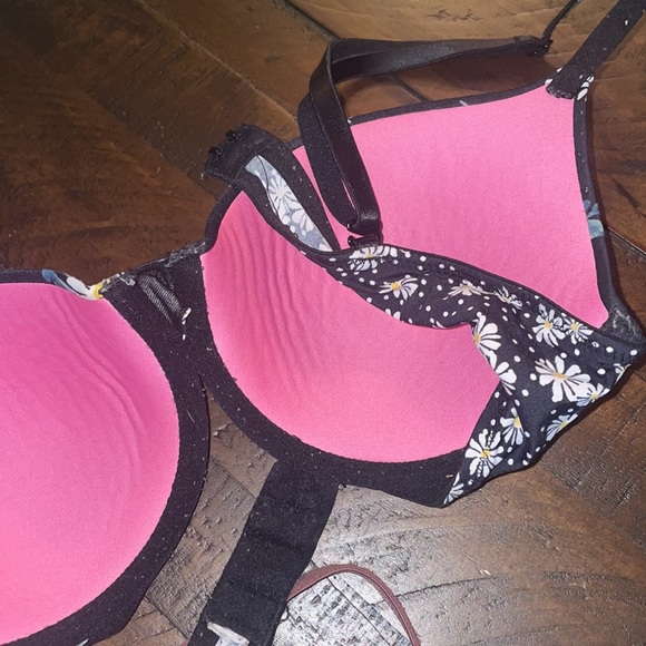 SOLD☁️😇🌼🌼🩷🩷VS Lightly lined full coverage- 34B. Very loved and worn often - Picture 8 of 8